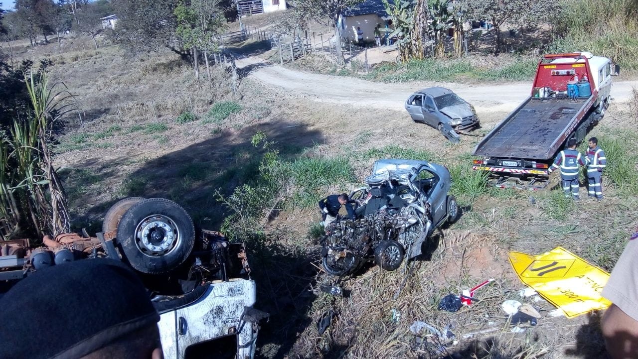 acidente-deixa-mortos-e-feridos-na-br-262-proximo-a-nova-serrana;-policiais-estao-entre-as-vitimas